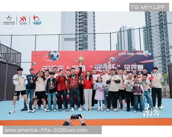 足球出场外套的选择与搭配指南让你在赛场上尽显风采与个性