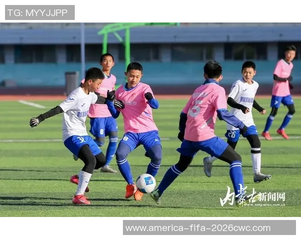 足球比赛的精彩瞬间与激烈对抗让我们感受到团队合作的力量与激情 足球比赛的精彩瞬间与激烈对抗让我们感受到团队合作的力量与激情